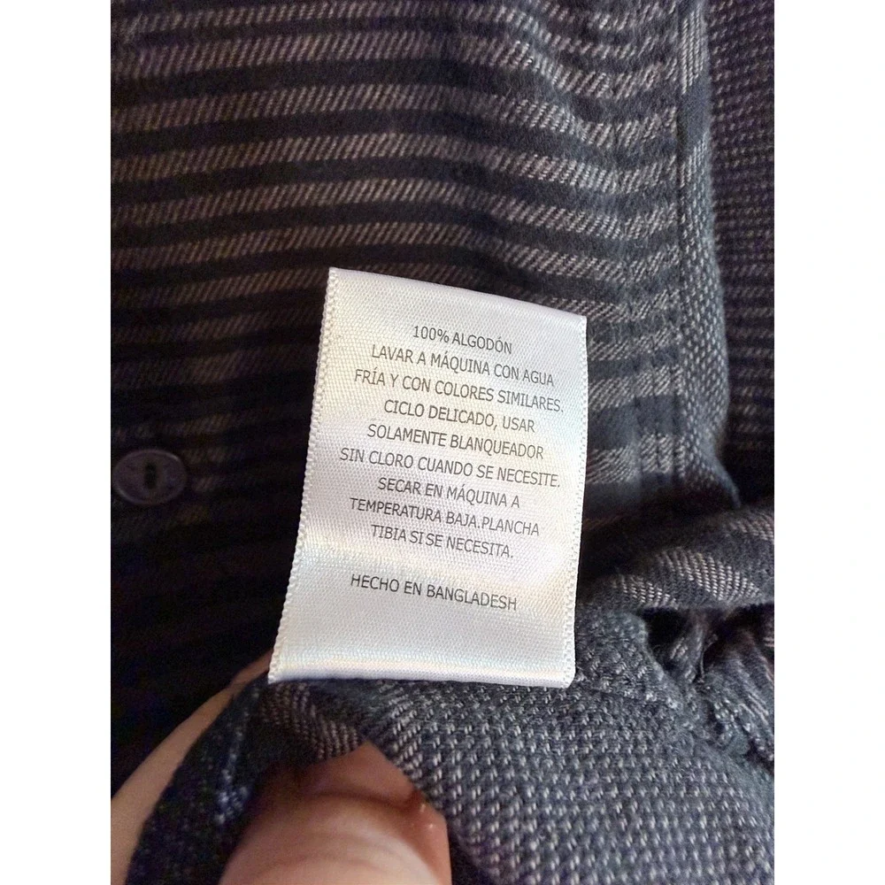 Levis Mens Large Gray Button Up Shirt Striped Casual Travel Regular Fit